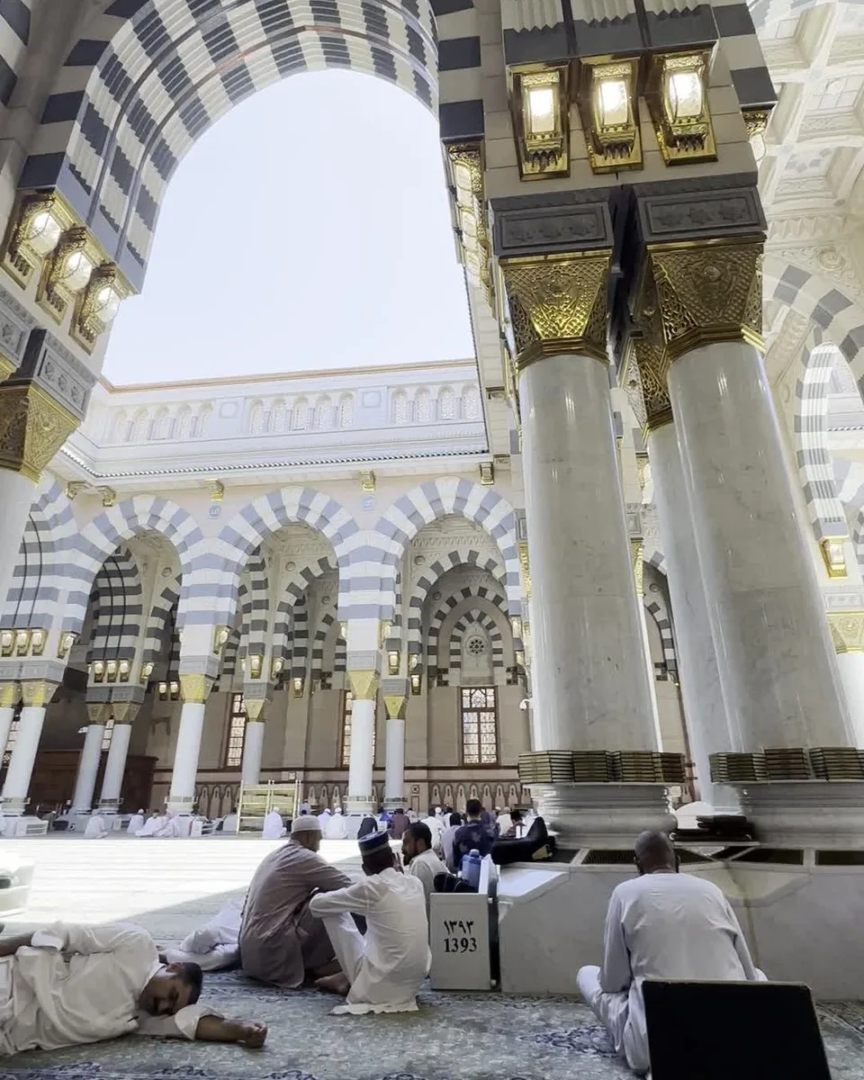 Pelataran Masjid Nabawi