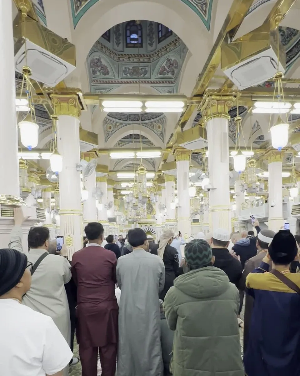 Shalat Berjamaah · Masjid Nabawi